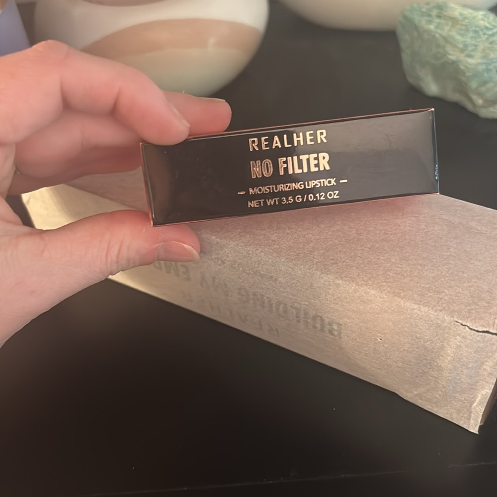 RealHer Bundle Building My Empire Applicator and No Filter Lipstick in Deep Nude - Picture 4 of 6